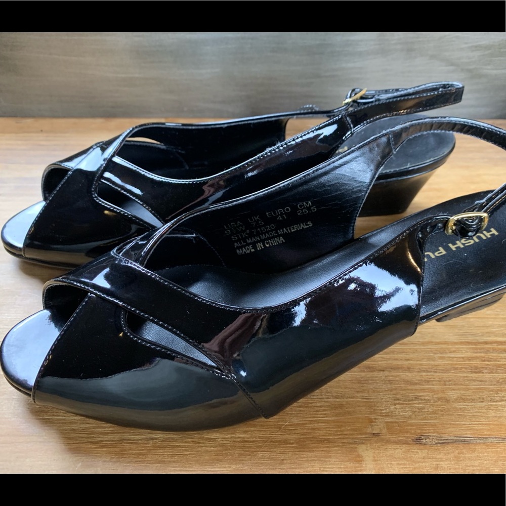 NWOT - Hush Puppies Sandals